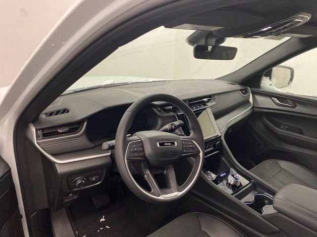 New 2025 Jeep Grand Cherokee Altitude image 7