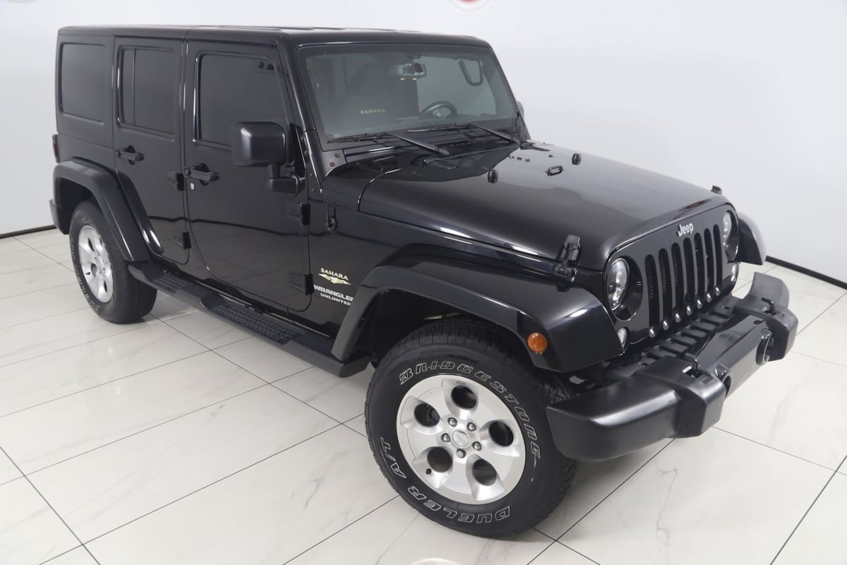 Used 2015 Jeep Wrangler Unlimited Sahara w/ Connectivity Group AWD/4WD image 14