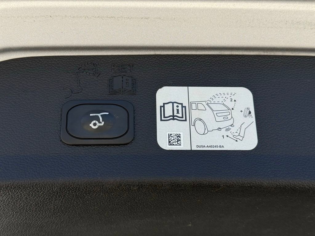 Used 2017 Ford Escape Titanium image 17