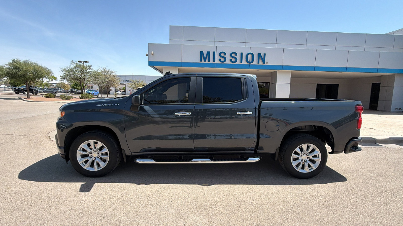 Used 2022 Chevrolet Silverado 1500 Custom image 3
