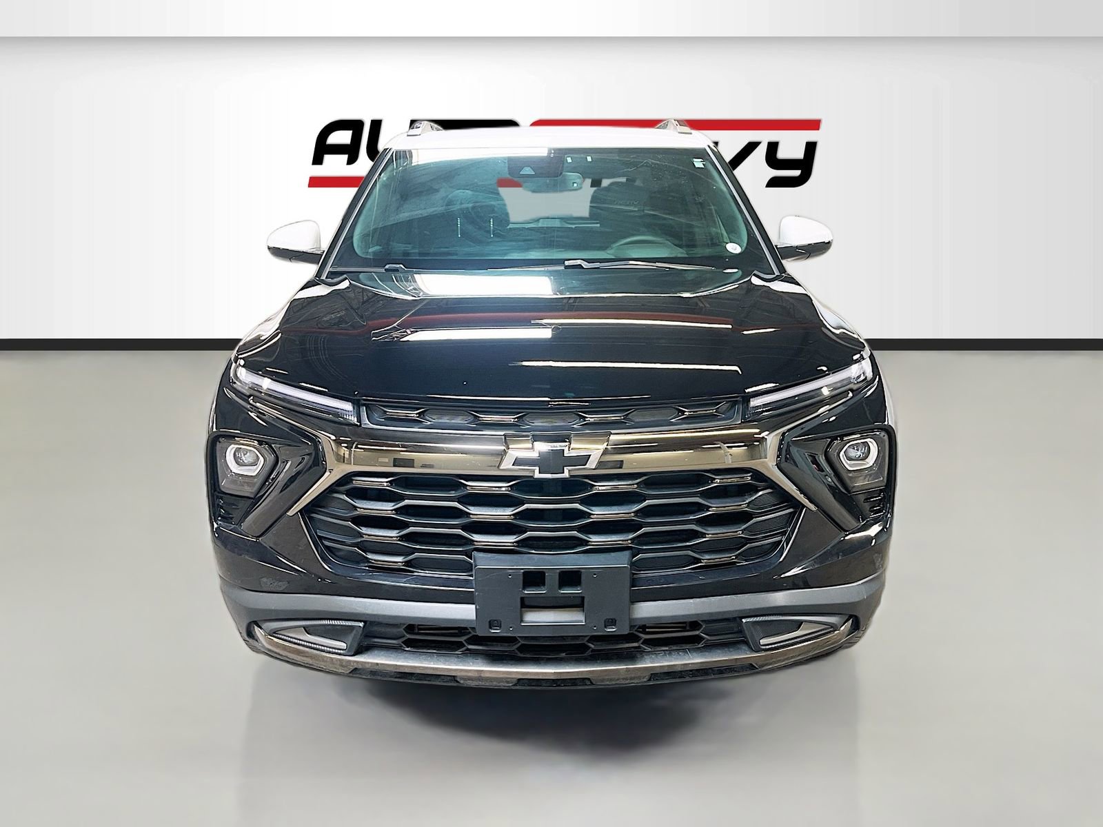 Used 2024 Chevrolet TrailBlazer ACTIV w/ Convenience Package AWD/4WD image 2
