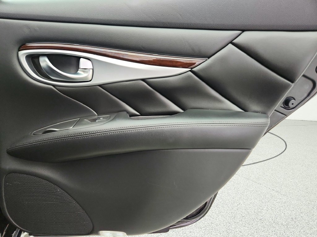 Used 2018 INFINITI Q70 Luxe w/ Proactive Package AWD/4WD image 29