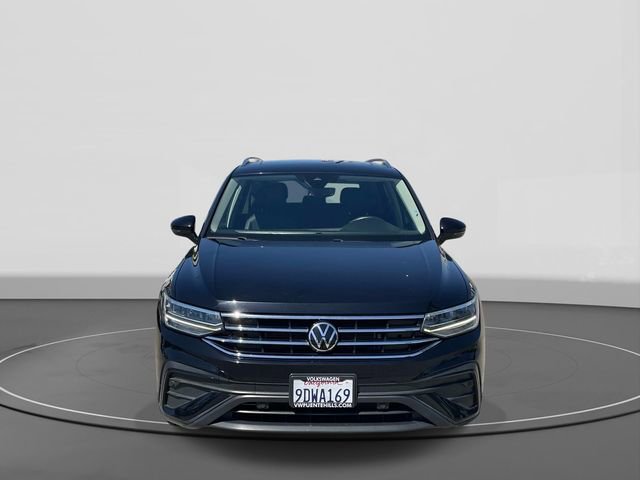 Used 2022 Volkswagen Tiguan SE w/ Panoramic Sunroof Package image 2