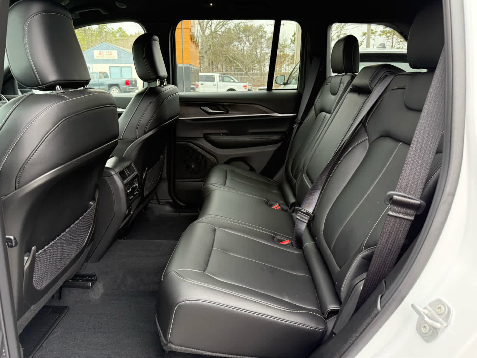 Used 2025 Jeep Grand Cherokee Limited w/ Black Appearance Package AWD/4WD image 24