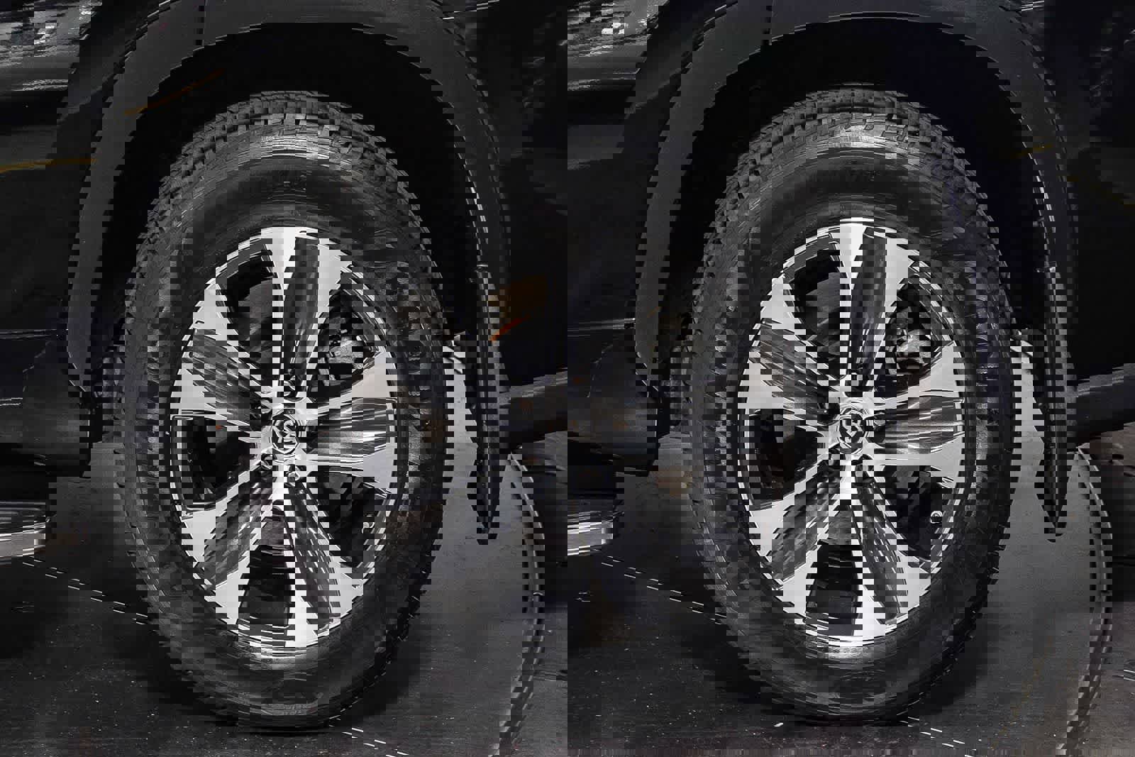 Used 2021 Toyota Highlander XLE image 11