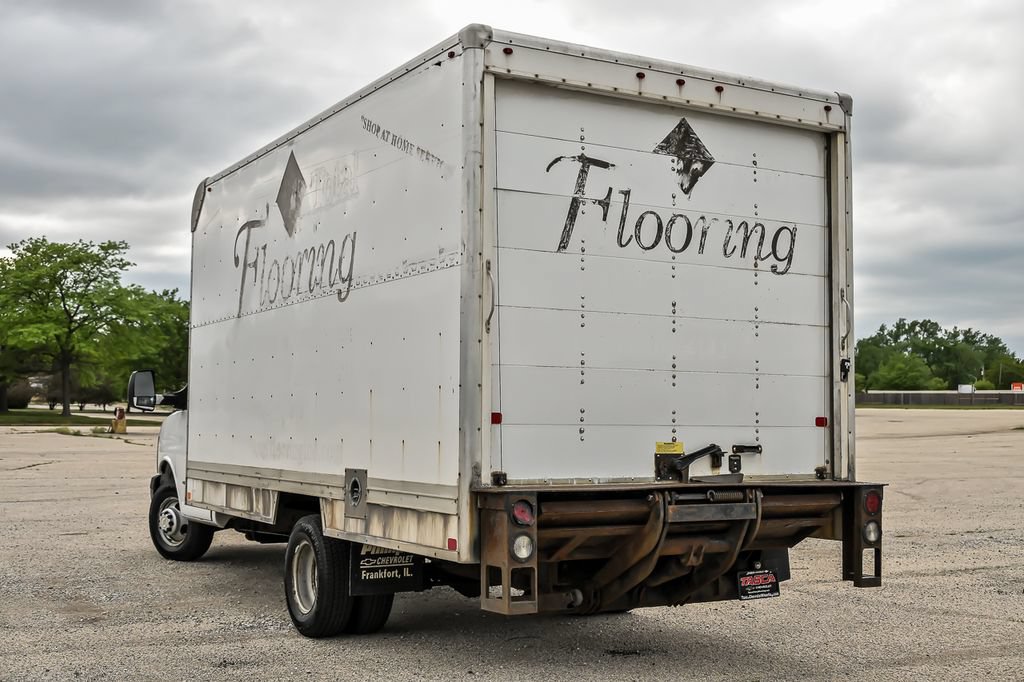Used 2015 Chevrolet Express 4500 RWD image 8