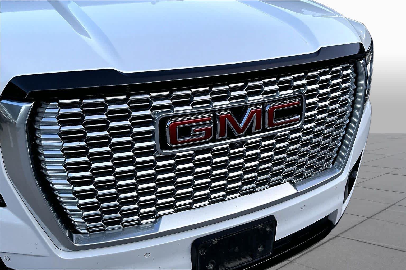 Used 2024 GMC Yukon XL Denali w/ Advanced Technology Package AWD/4WD image 32