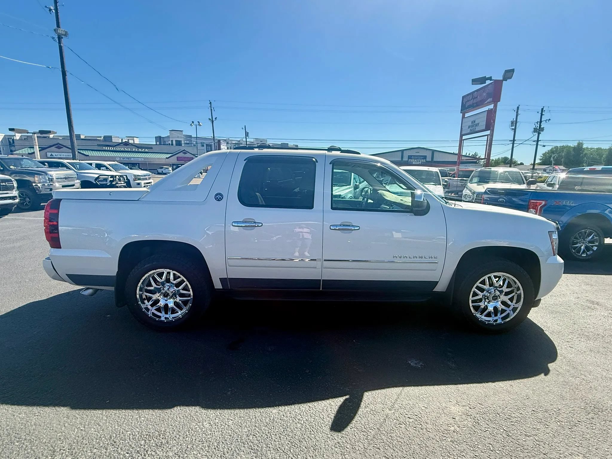 Used 2013 Chevrolet Avalanche LTZ AWD/4WD image 6
