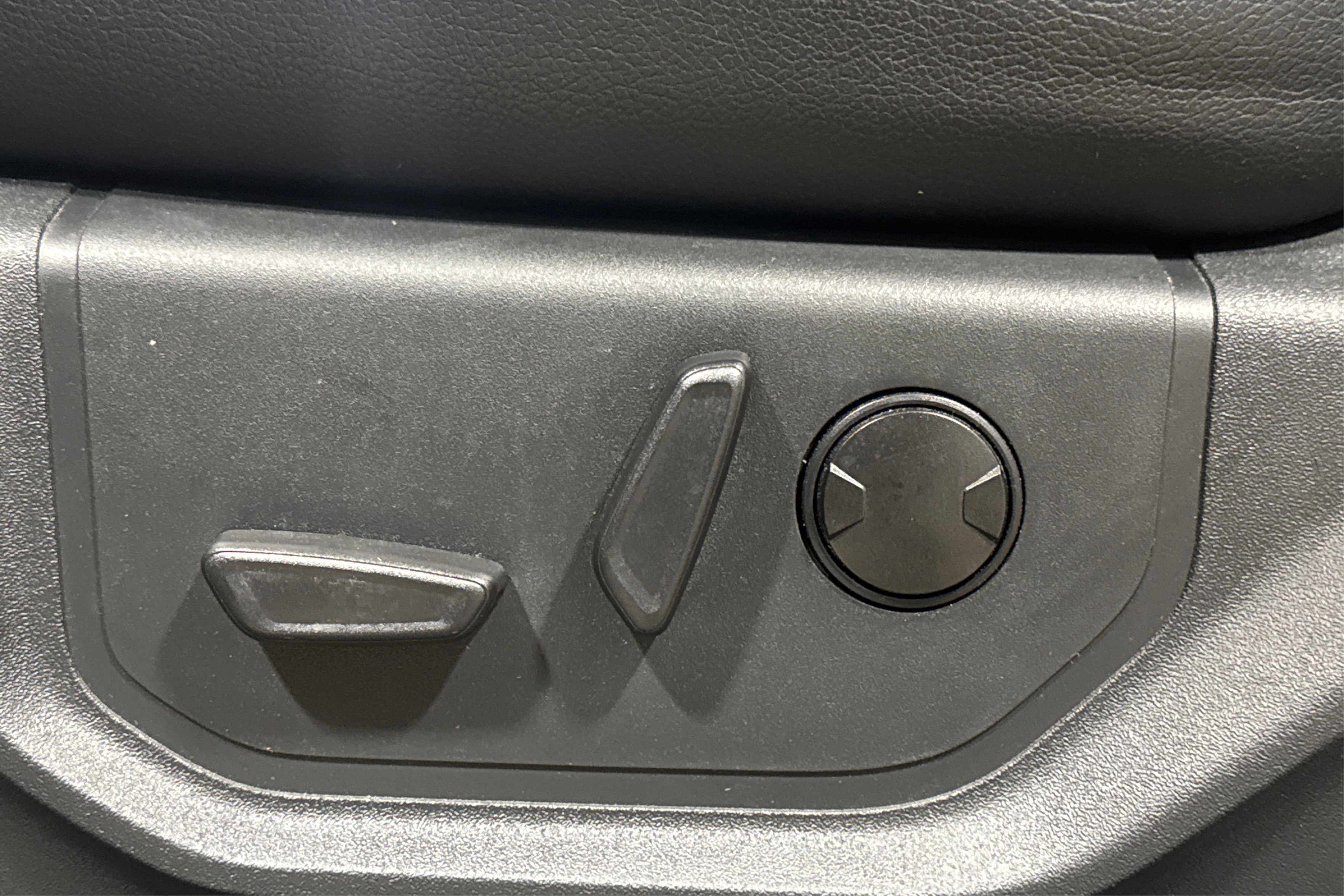 Used 2022 Ford F250 Lariat w/ Black Appearance Package image 21