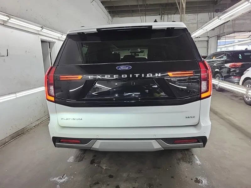Used 2025 Ford Expedition Max Platinum AWD/4WD image 3