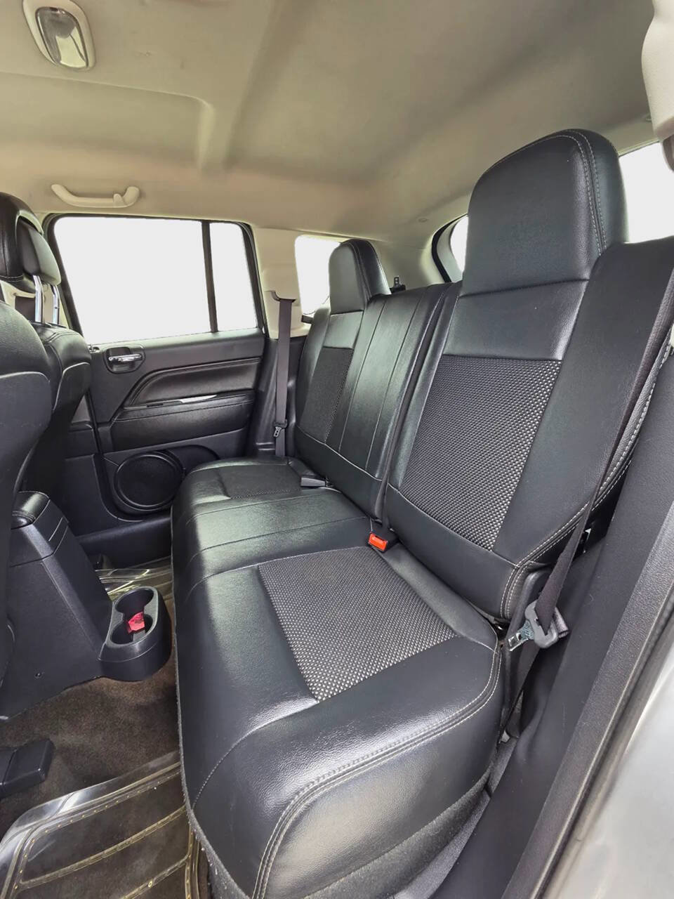 Used 2017 Jeep Compass Latitude FWD image 13