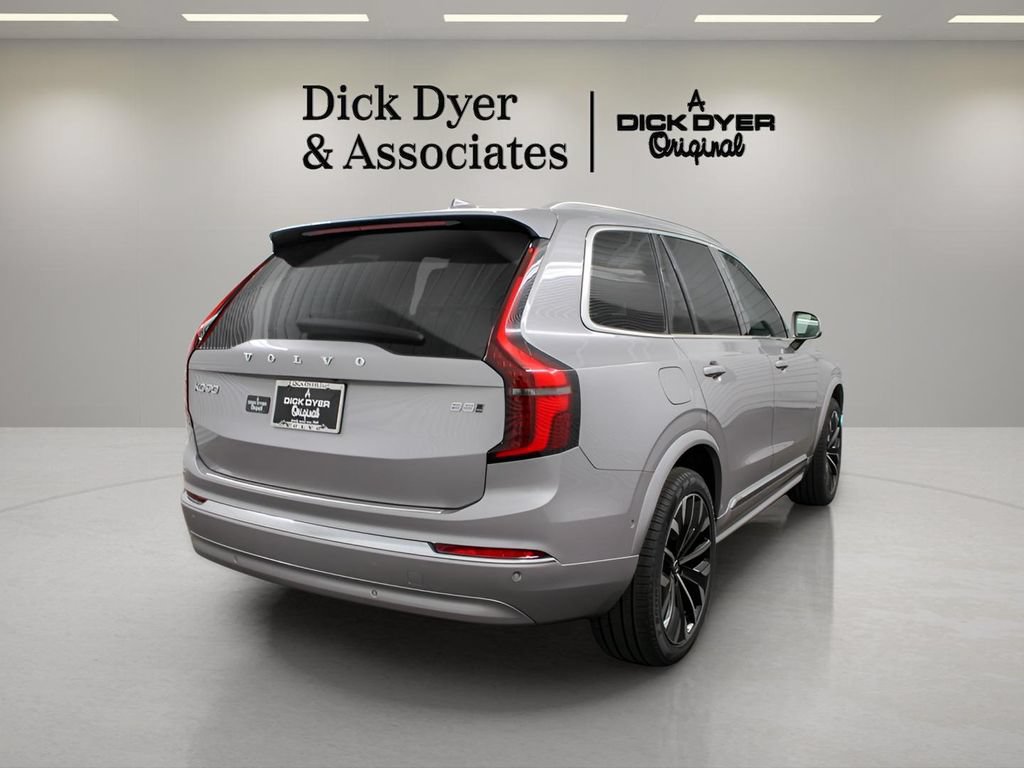 Used 2026 Volvo XC90 B5 Plus w/ Protection Package Premier AWD/4WD image 3