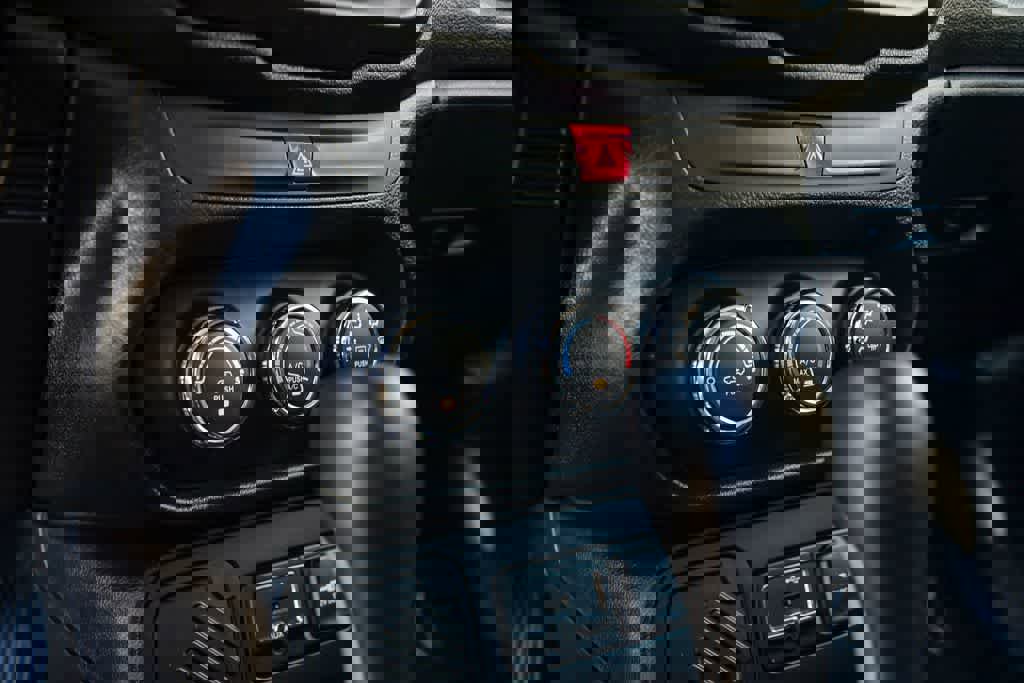 Used 2016 Jeep Renegade Sport w/ Power & Air Group image 20