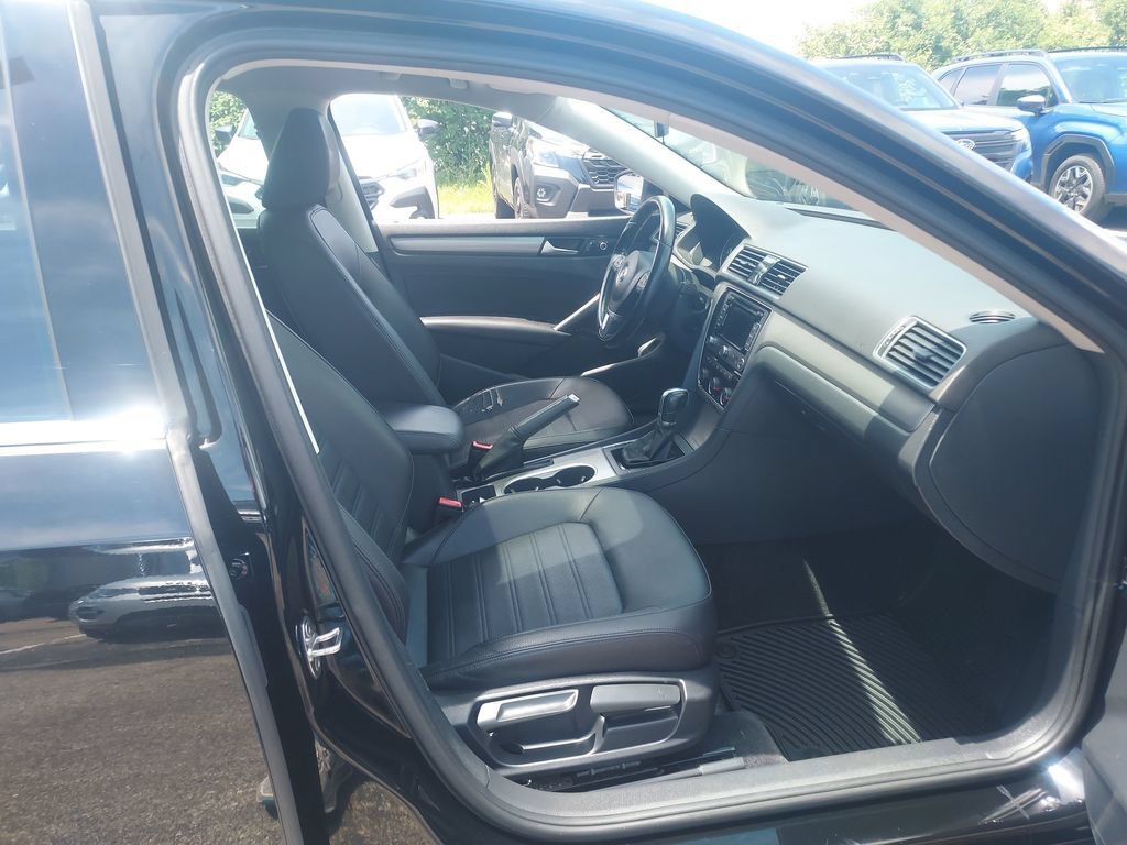Used 2015 Volkswagen Passat 1.8T SE FWD image 33