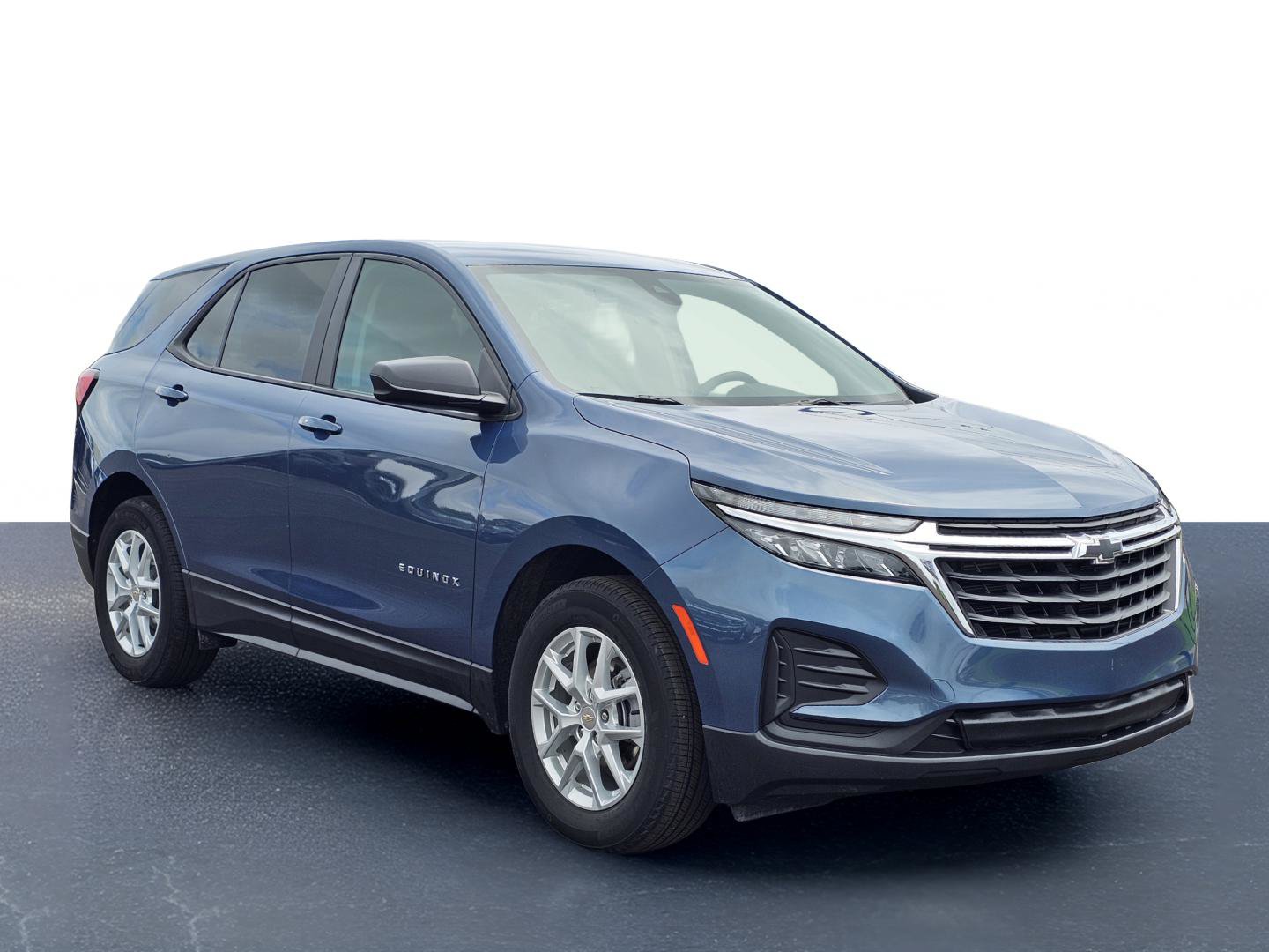 Used 2024 Chevrolet Equinox LS w/ LS Convenience Package FWD image 5