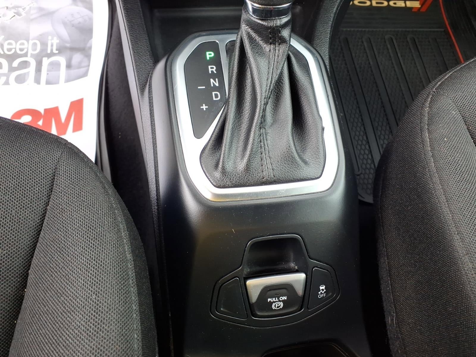 Used 2019 Jeep Renegade Latitude w/ UConnect 8.4 Nav Group image 14