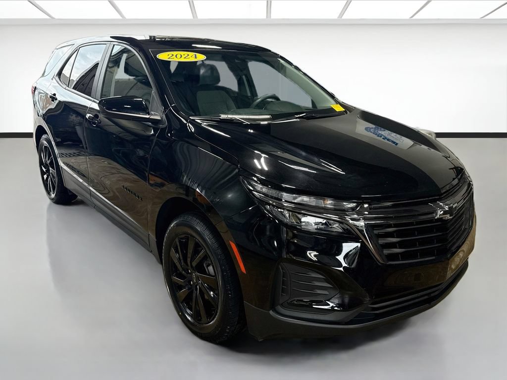 Used 2024 Chevrolet Equinox LS w/ LS Convenience Package AWD/4WD image 3