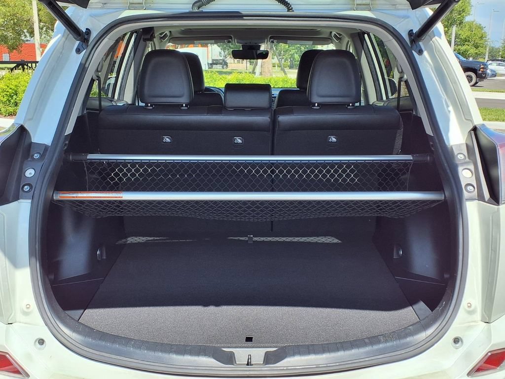 Used 2018 Toyota RAV4 Limited FWD image 17