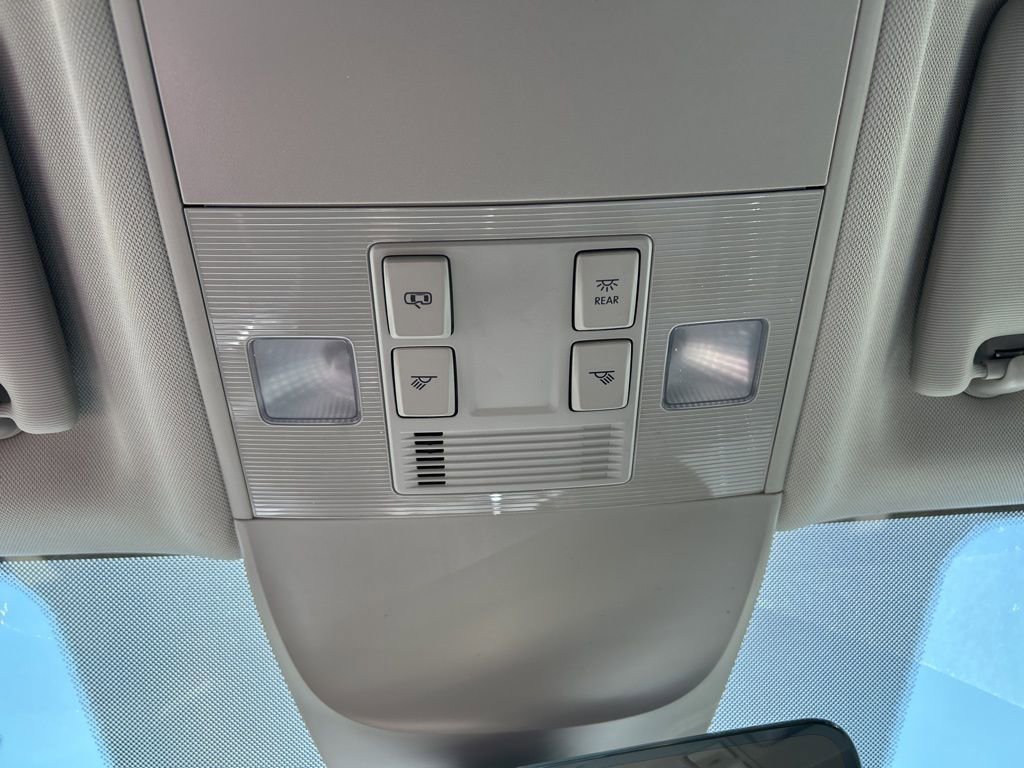 Used 2025 Volkswagen Taos SE image 35