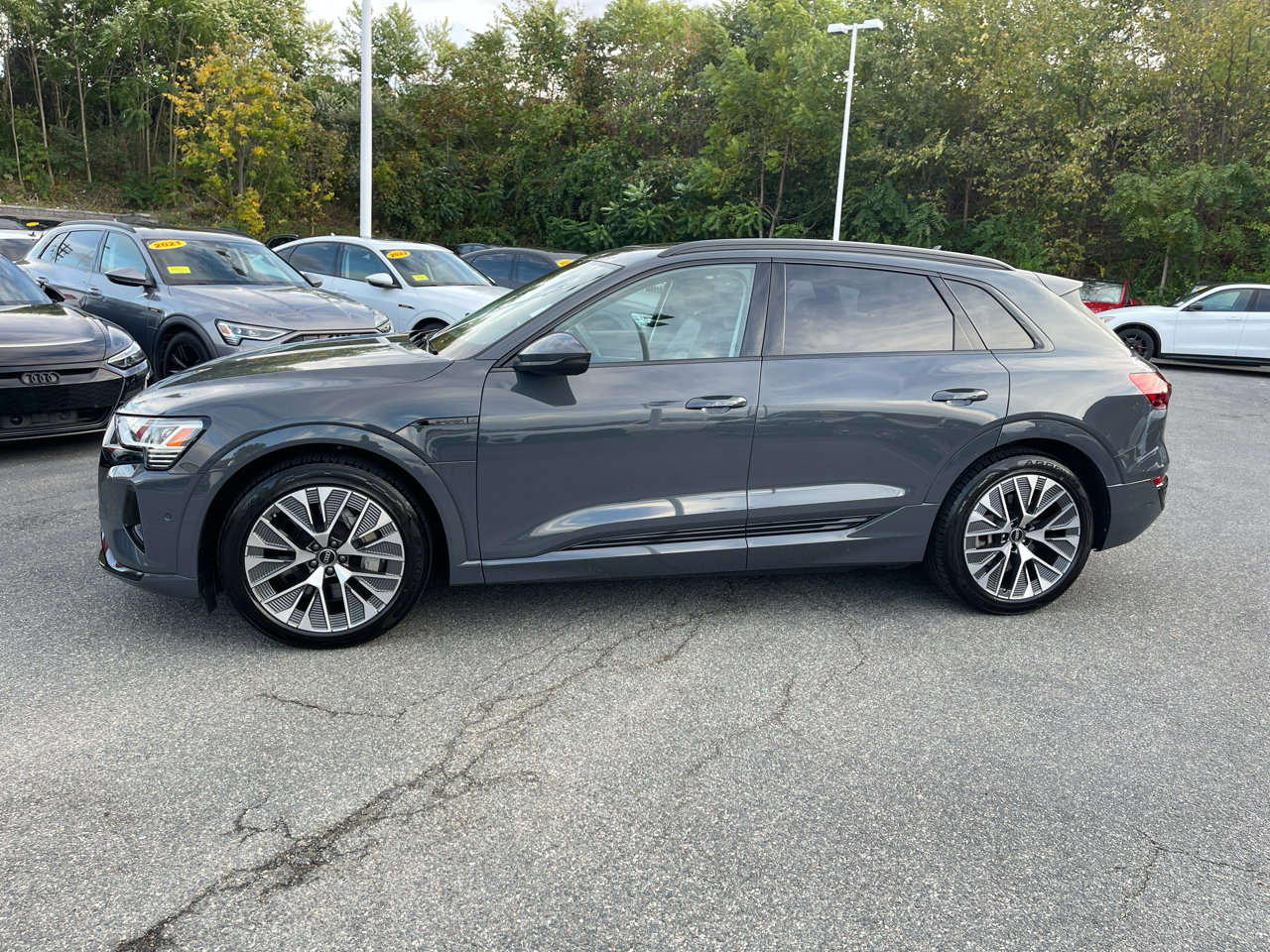 Used 2024 Audi Q8 e-tron Premium Plus w/ Premium Plus Package image 11