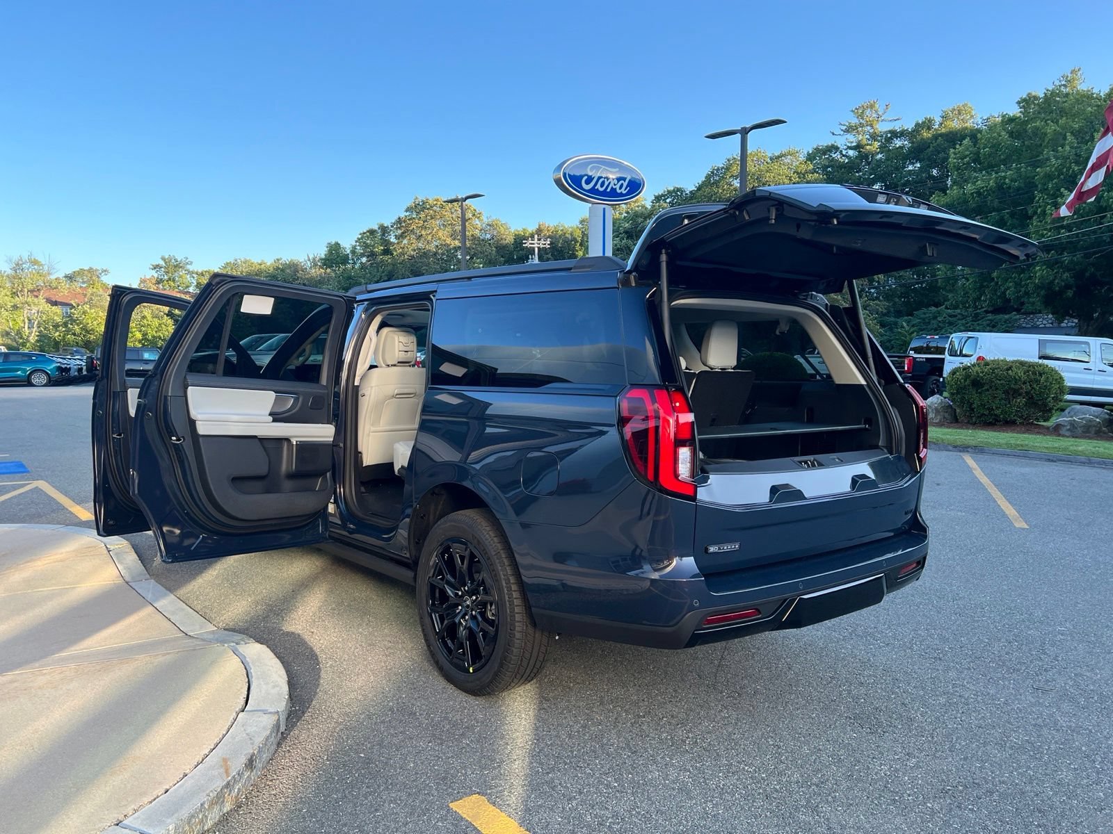 New 2027 Ford Expedition Max Platinum AWD/4WD image 9