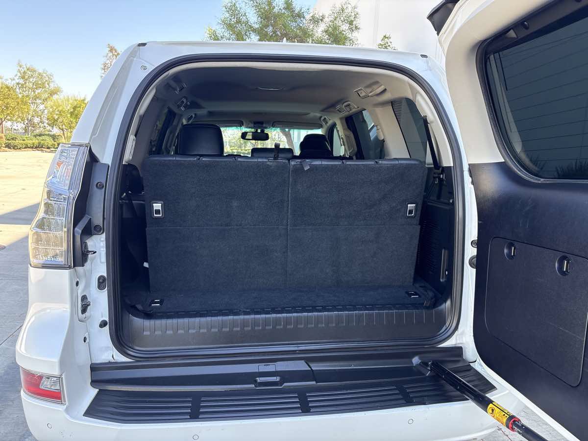 Used 2015 Lexus GX 460 Luxury w/ Preferred Accessory Package AWD/4WD image 8