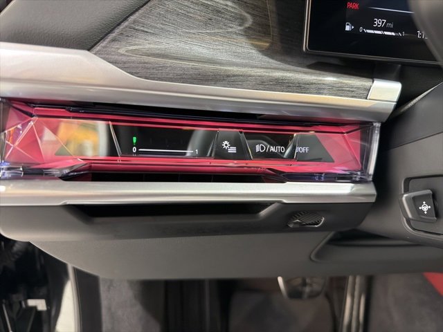 Used 2025 BMW 740i xDrive w/ Premium Package image 12