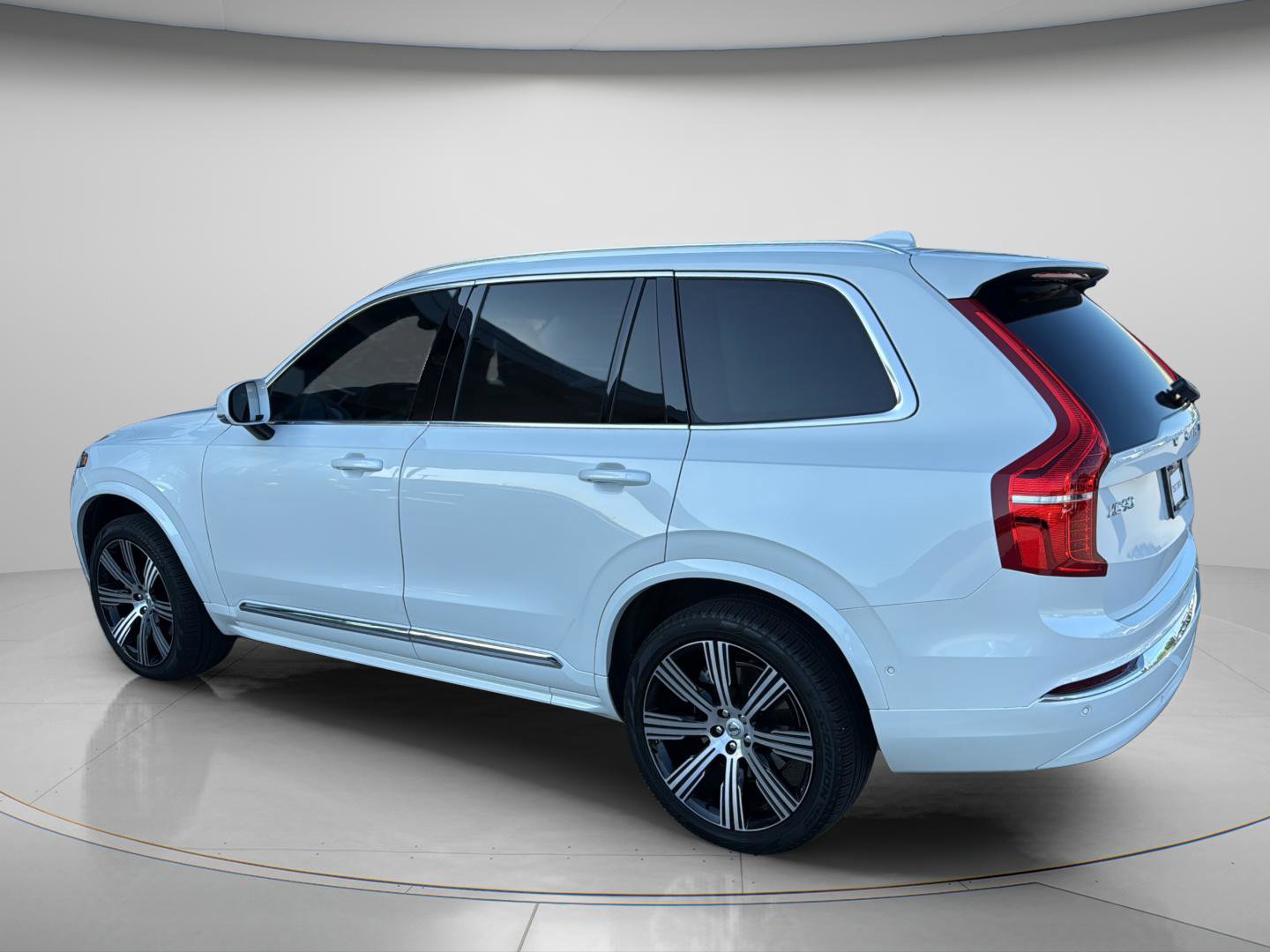 Used 2025 Volvo XC90 B6 Ultra w/ Protection Package AWD/4WD image 17