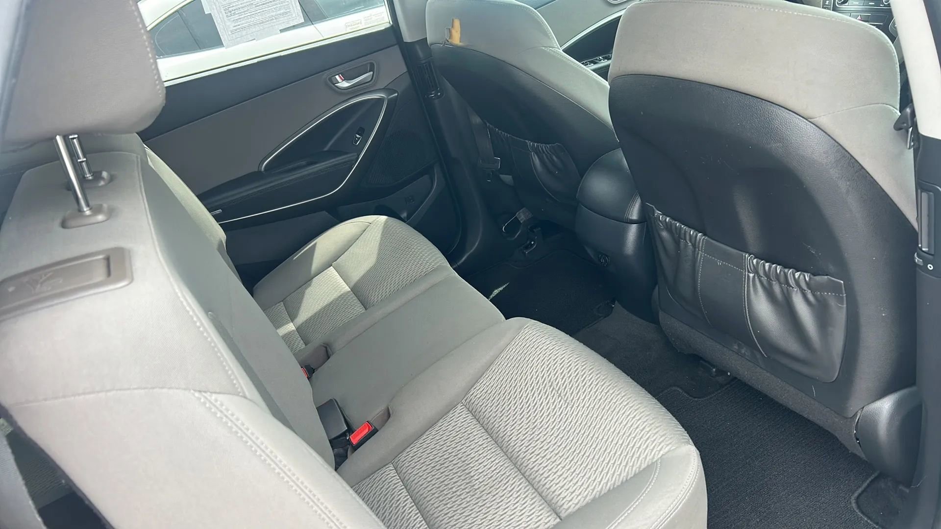 Used 2018 Hyundai Santa Fe SE AWD/4WD image 16