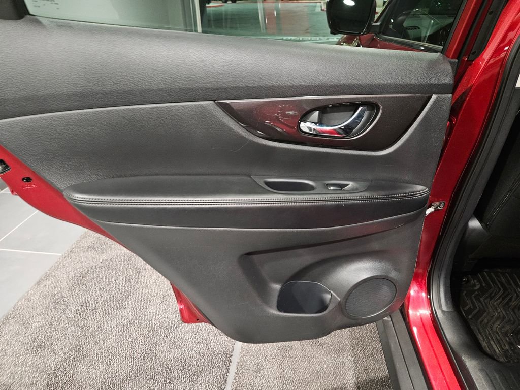 Used 2019 Nissan Rogue SV w/ Premium Package image 10