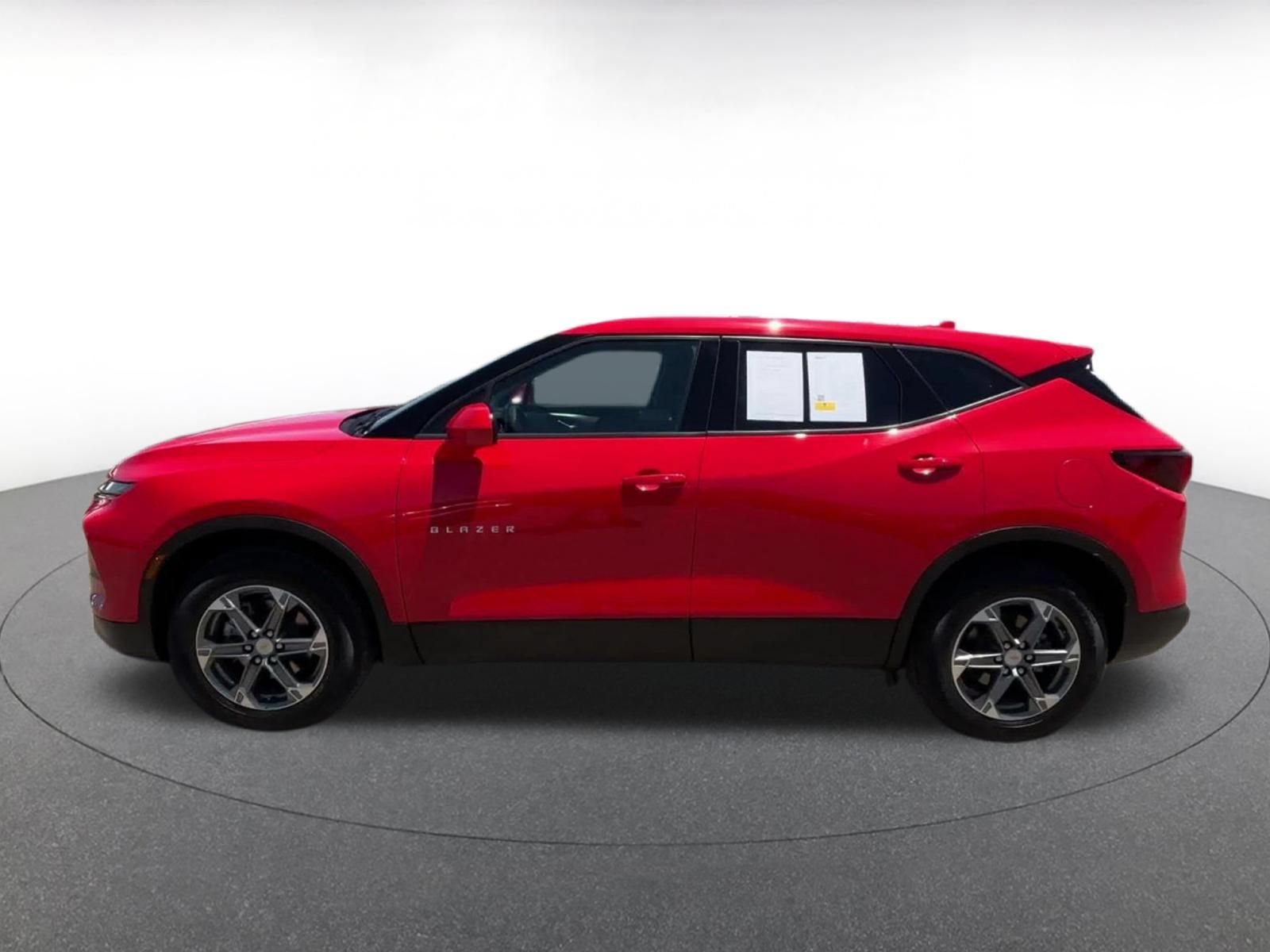 Used 2025 Chevrolet Blazer LT FWD image 9