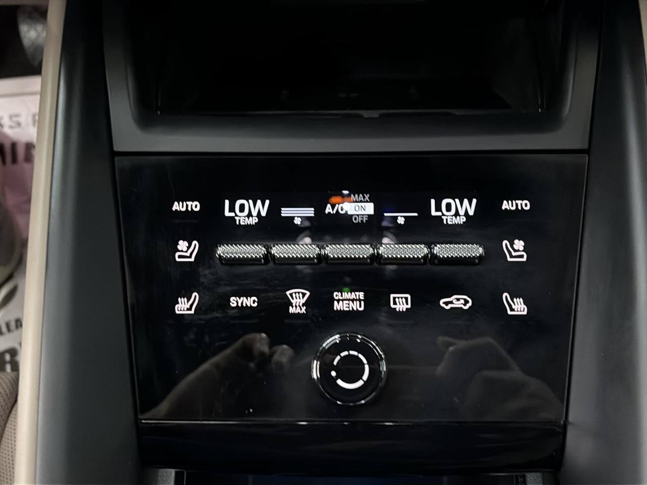 Used 2025 Porsche Macan Electric w/ Premium Package RWD image 17