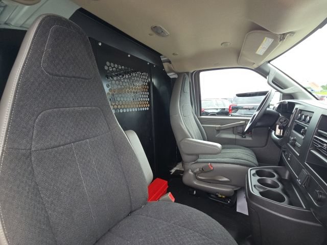 Used 2025 Chevrolet Express 2500 w/ Driver Convenience Package RWD image 15