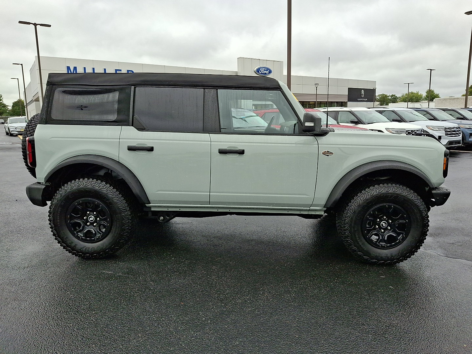 Used 2024 Ford Bronco Wildtrak image 7