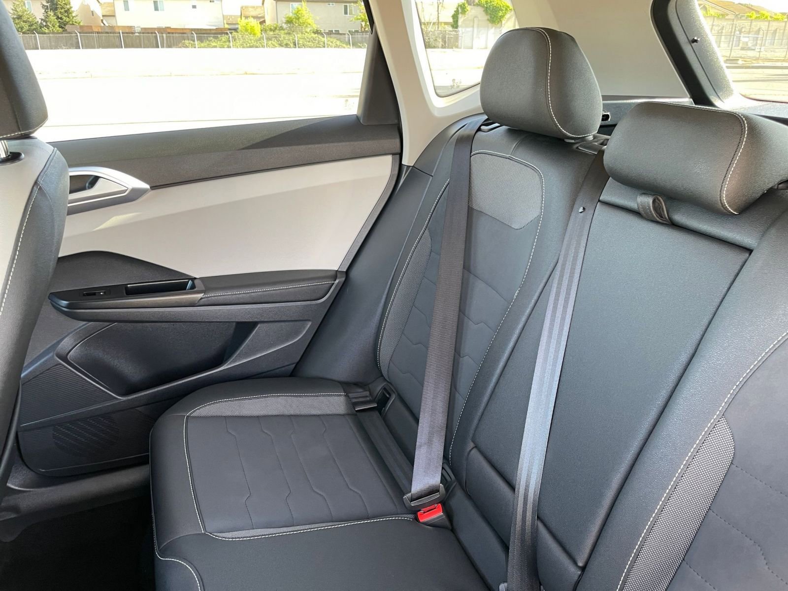 Used 2025 Volkswagen Taos SE image 40