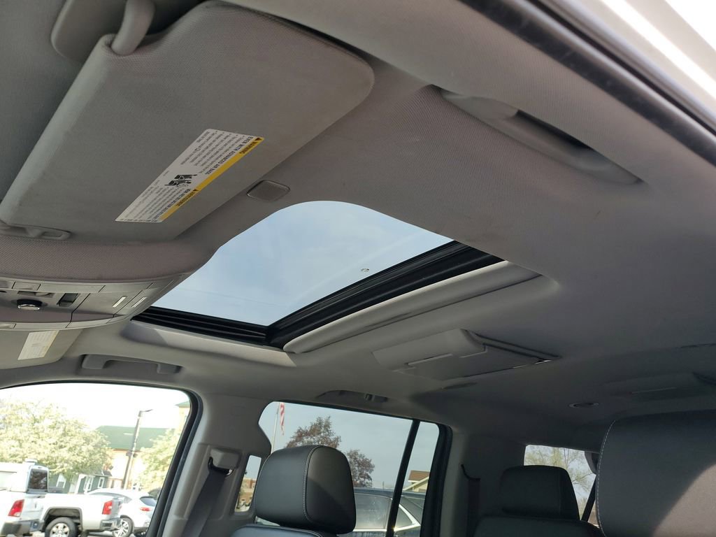 Used 2018 Chevrolet Suburban LT AWD/4WD image 19