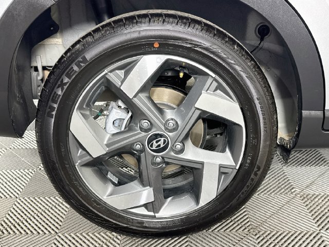 Used 2026 Hyundai Venue SEL FWD image 30