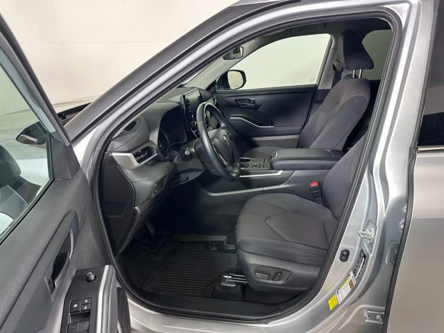 Used 2022 Toyota Highlander LE AWD/4WD image 21