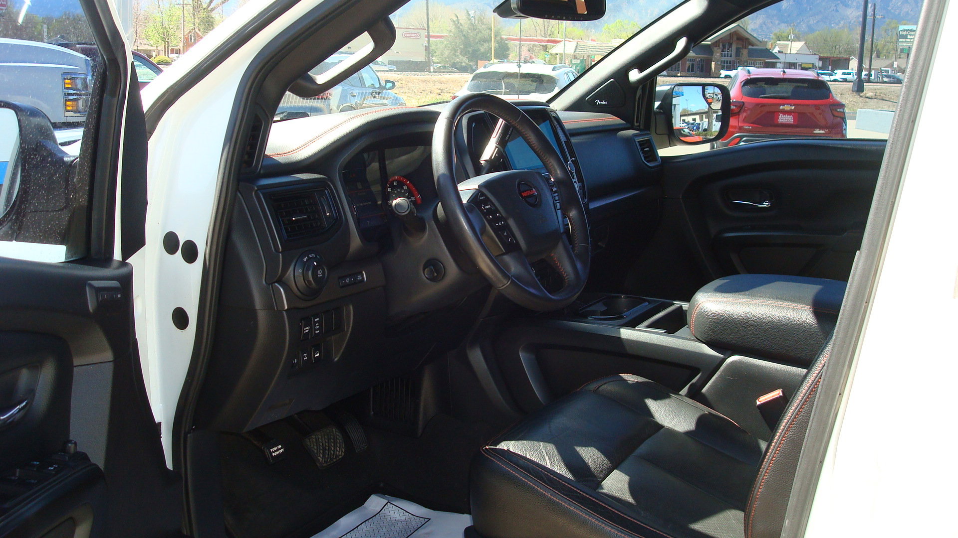 Used 2021 Nissan Titan PRO-4X w/ Pro-4x Convenience Package image 8