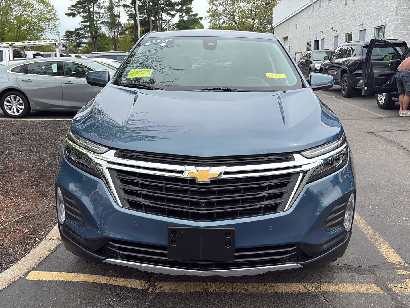 Used 2024 Chevrolet Equinox LT AWD/4WD image 2