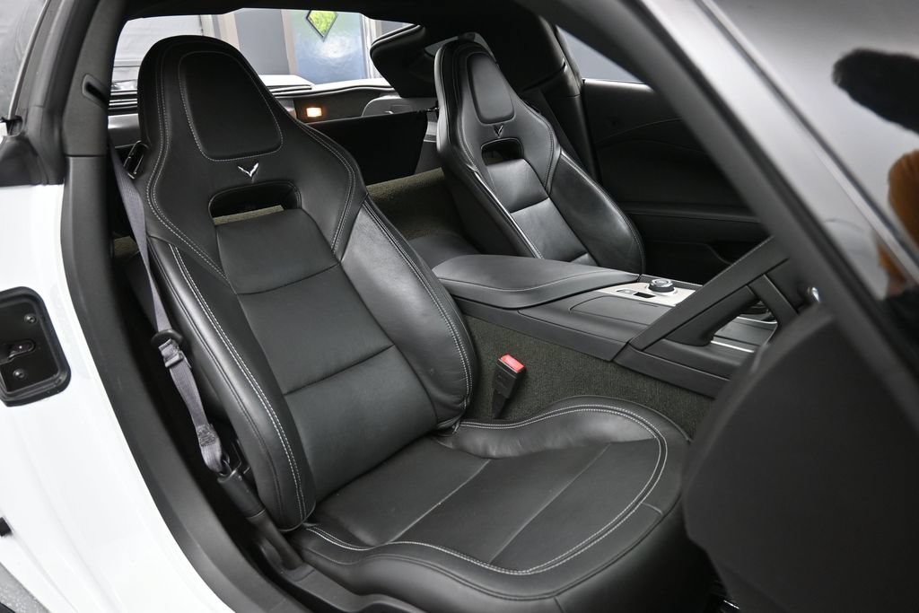 Used 2018 Chevrolet Corvette Stingray Coupe RWD image 28
