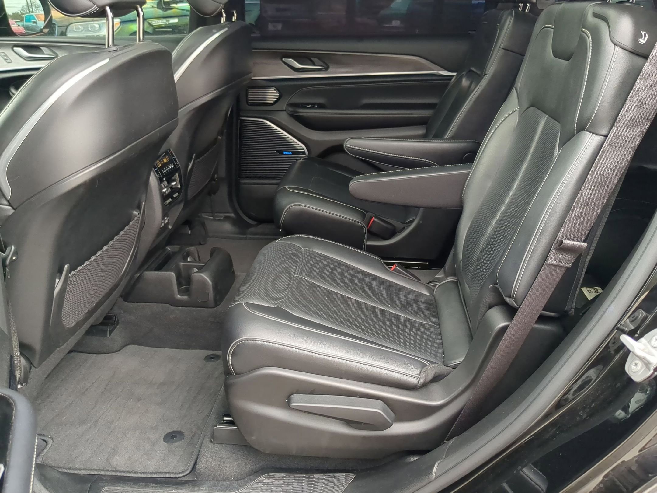 Used 2022 Jeep Grand Cherokee L Overland w/ Advanced Protech Group III image 22