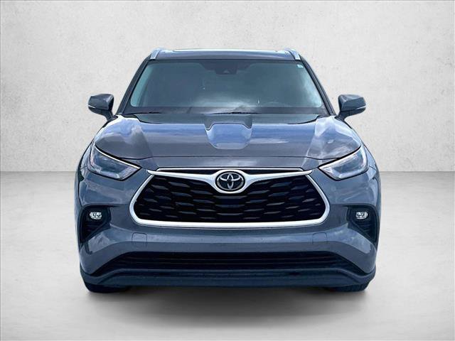 Used 2021 Toyota Highlander XLE FWD image 3