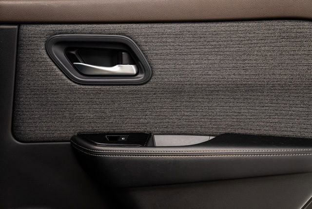 Used 2023 Nissan Rogue SV image 30