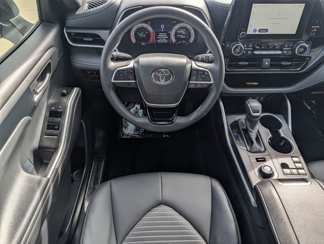 Used 2025 Toyota Highlander XSE image 12