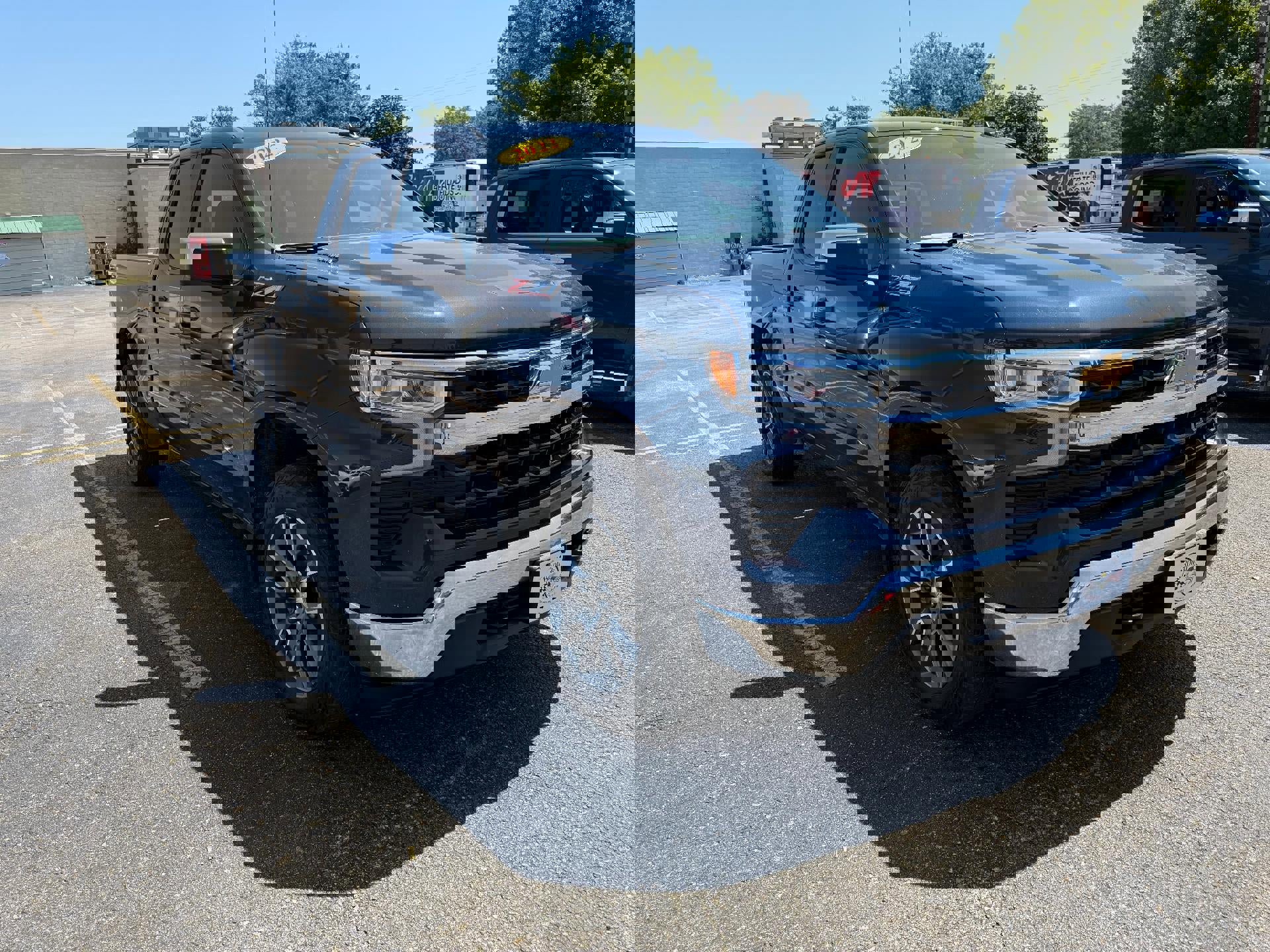 Used 2022 Chevrolet Silverado 1500 LT image 1