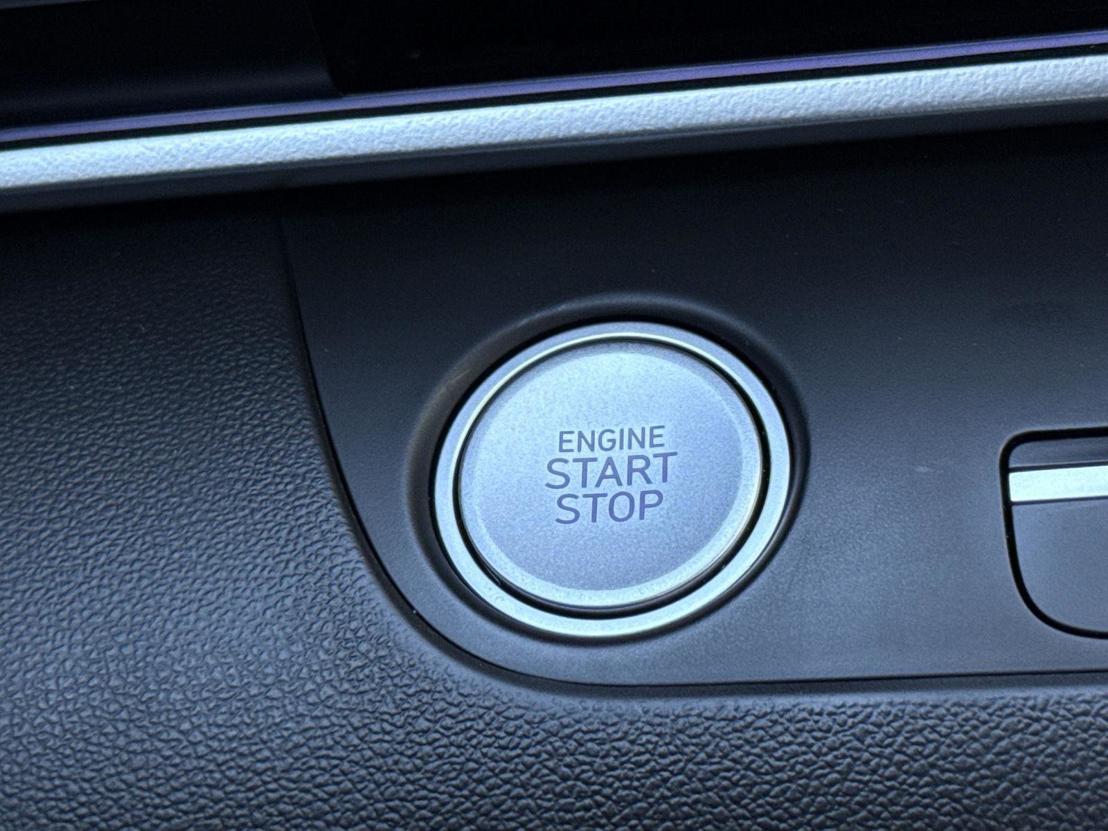 Used 2024 Hyundai Elantra Limited image 23