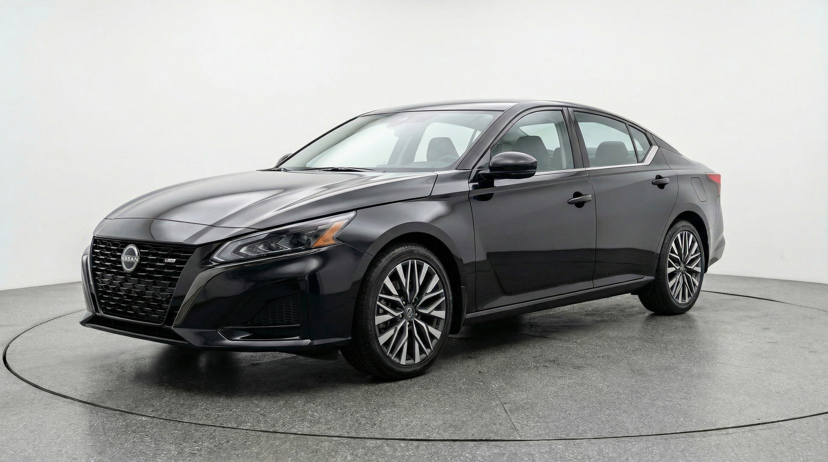 Used 2025 Nissan Altima 2.5 SV image 3