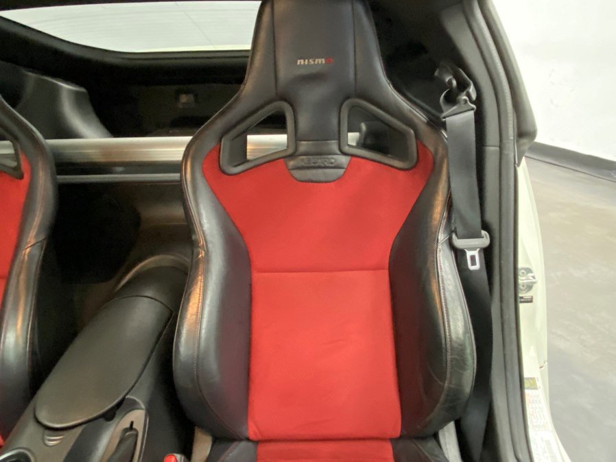 Used 2016 Nissan 370Z NISMO RWD image 21