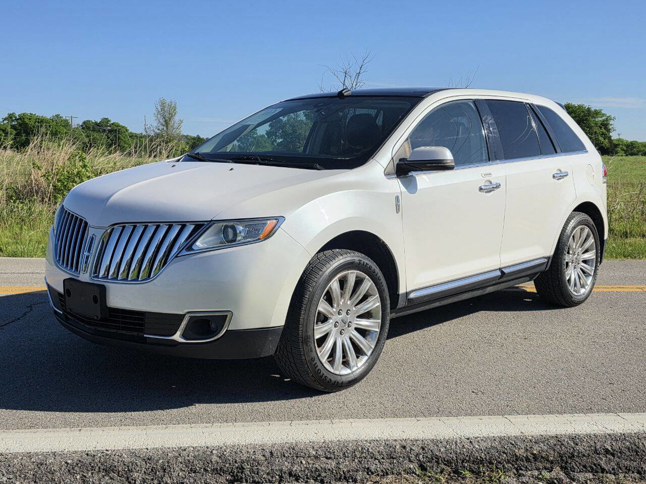 Used 2012 Lincoln MKX AWD image 2